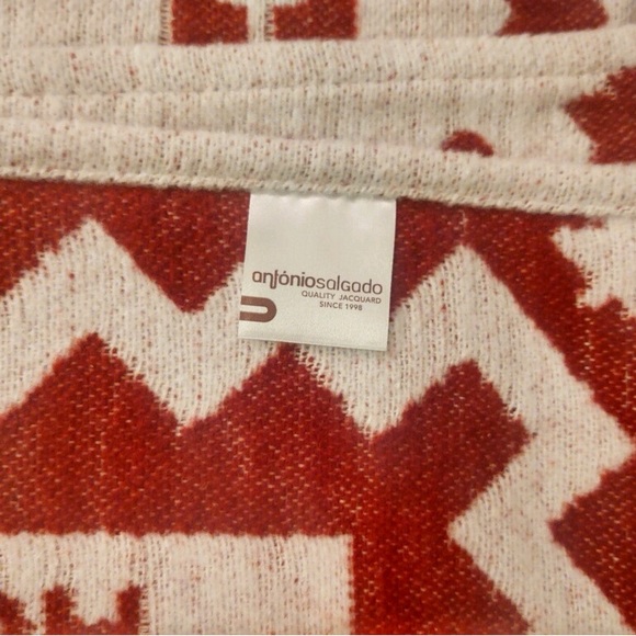 MADE IN PORTUGAL Reversible Holiday Blanket Throw -Reindeer/Snowflakes - Picture 5 of 5